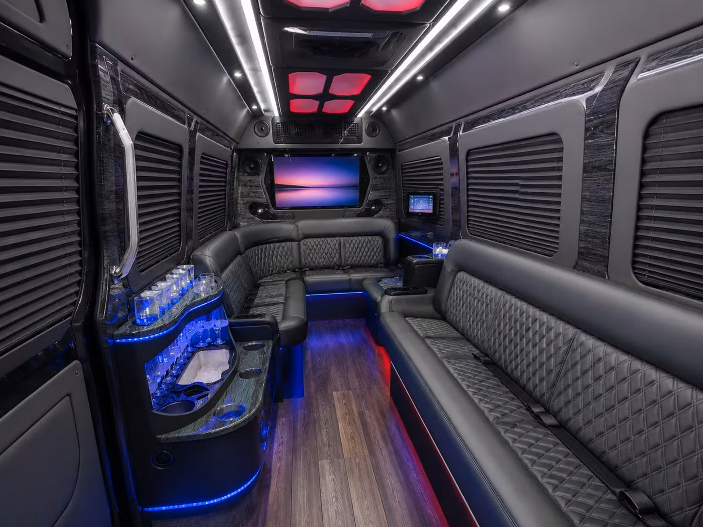 corporate groups departing elizabeth can book long distance buses for conferences and retreats